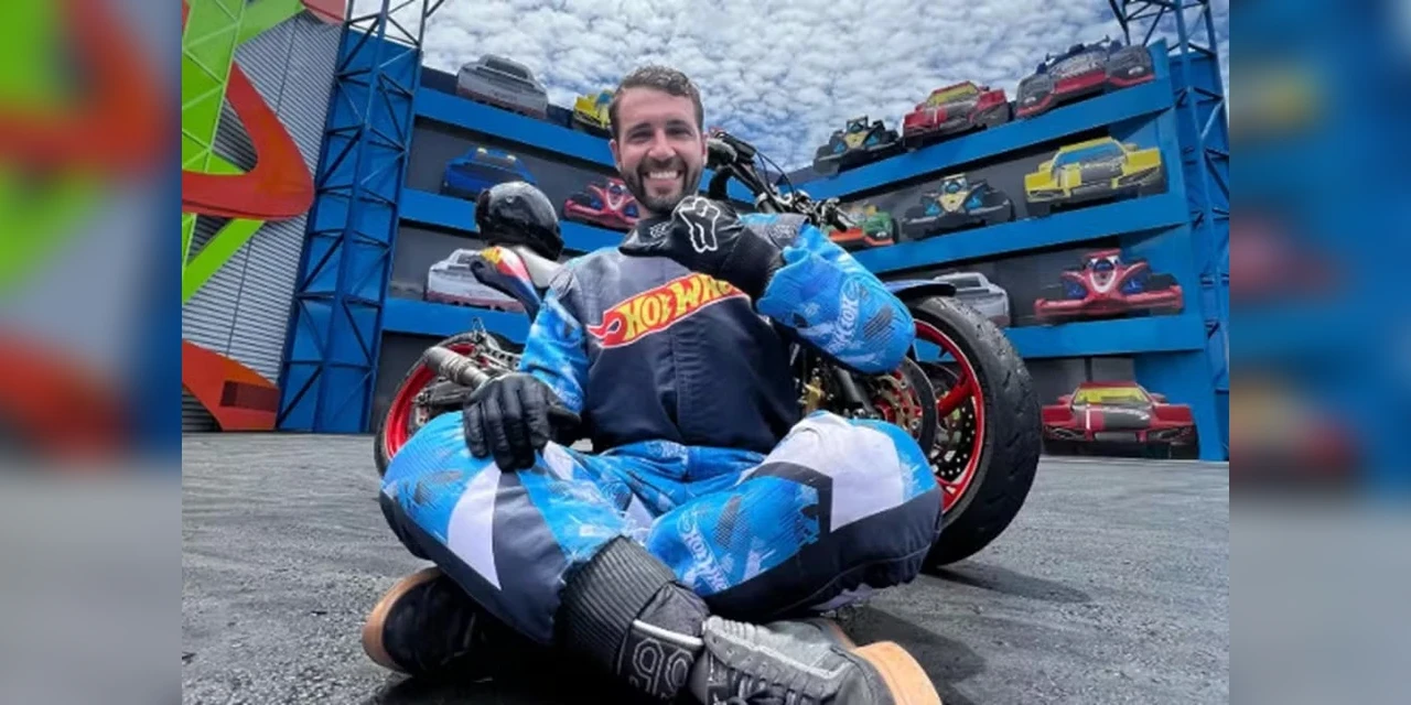 Piloto de moto morre após acidente em show de manobras no Beto Carrero; veja vídeo