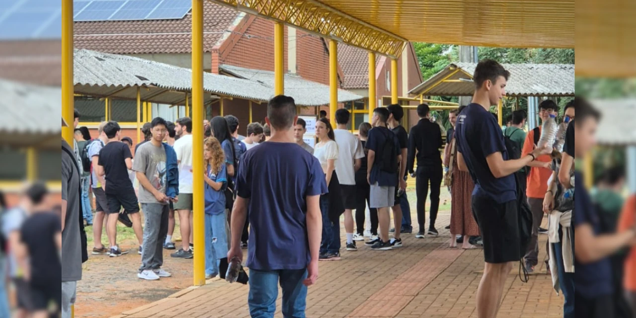 Mais de 900 candidatos participam de vestibular da UTFPR em Ponta Grossa