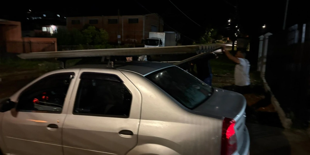 Loja de materiais de construção abre à noite para atender moradores atingidos pelos granizos em Ponta Grossa