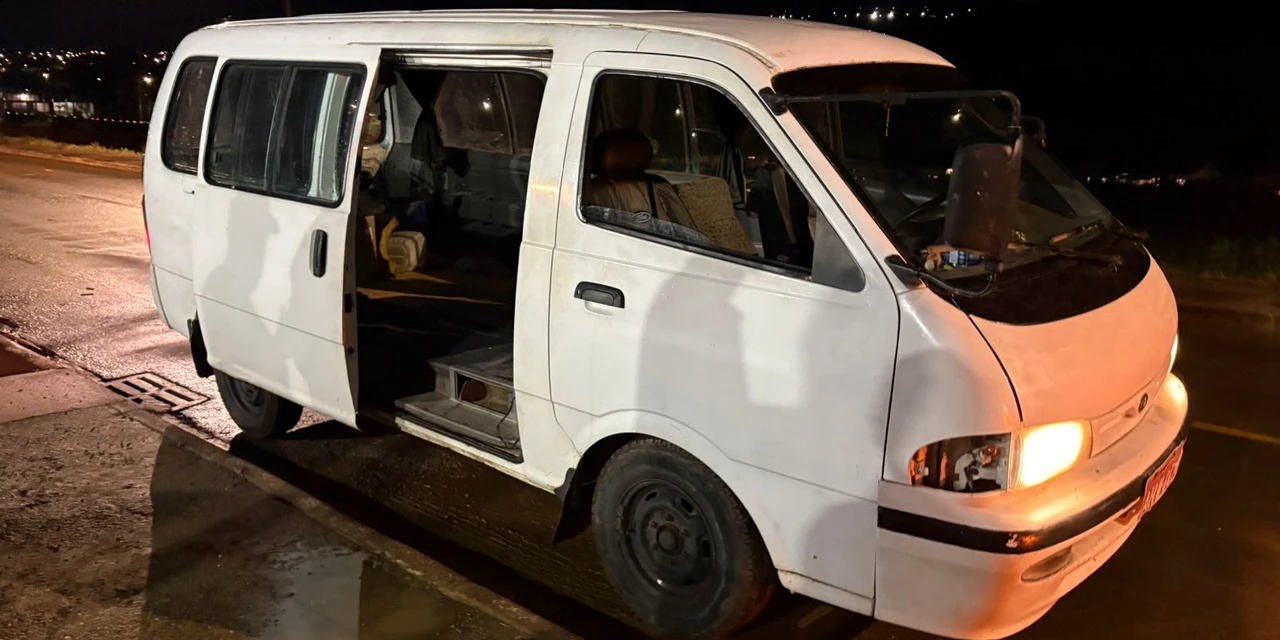 Comerciante usa van própria para ajudar vizinhos afetados pelo granizo em vila de PG