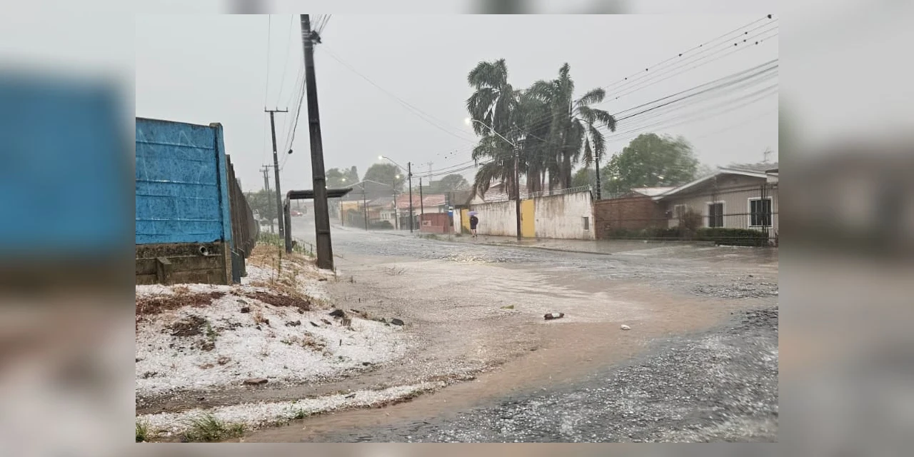 Após temporal com granizo, Governo do Estado envia lonas, telhas e kits dormitório para Ponta Grossa