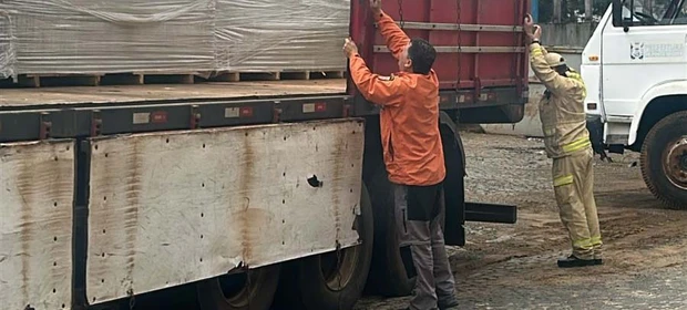 Primeiras remessas de ajuda humanitária chegam a Ponta Grossa após tempestade de granizo