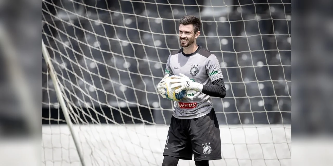 Goleiro Elias renova com Operário e permanece no time até 2027