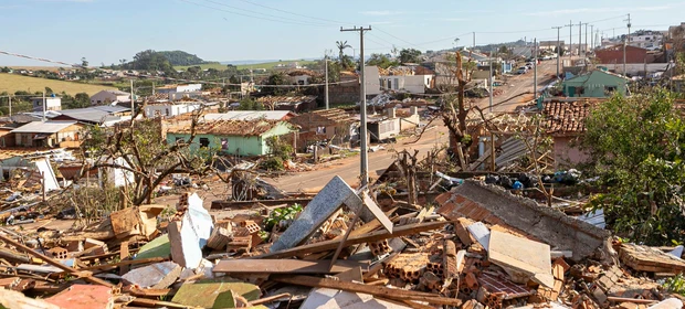Tornado que devastou Rio Bonito do Iguaçu sobe para categoria F4; entenda a mudança