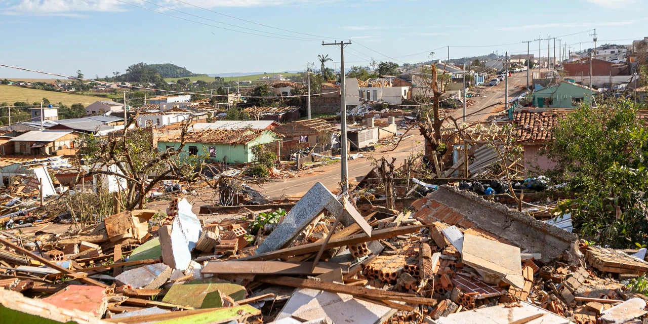 Tornado que devastou Rio Bonito do Iguaçu sobe para categoria F4; entenda a mudança