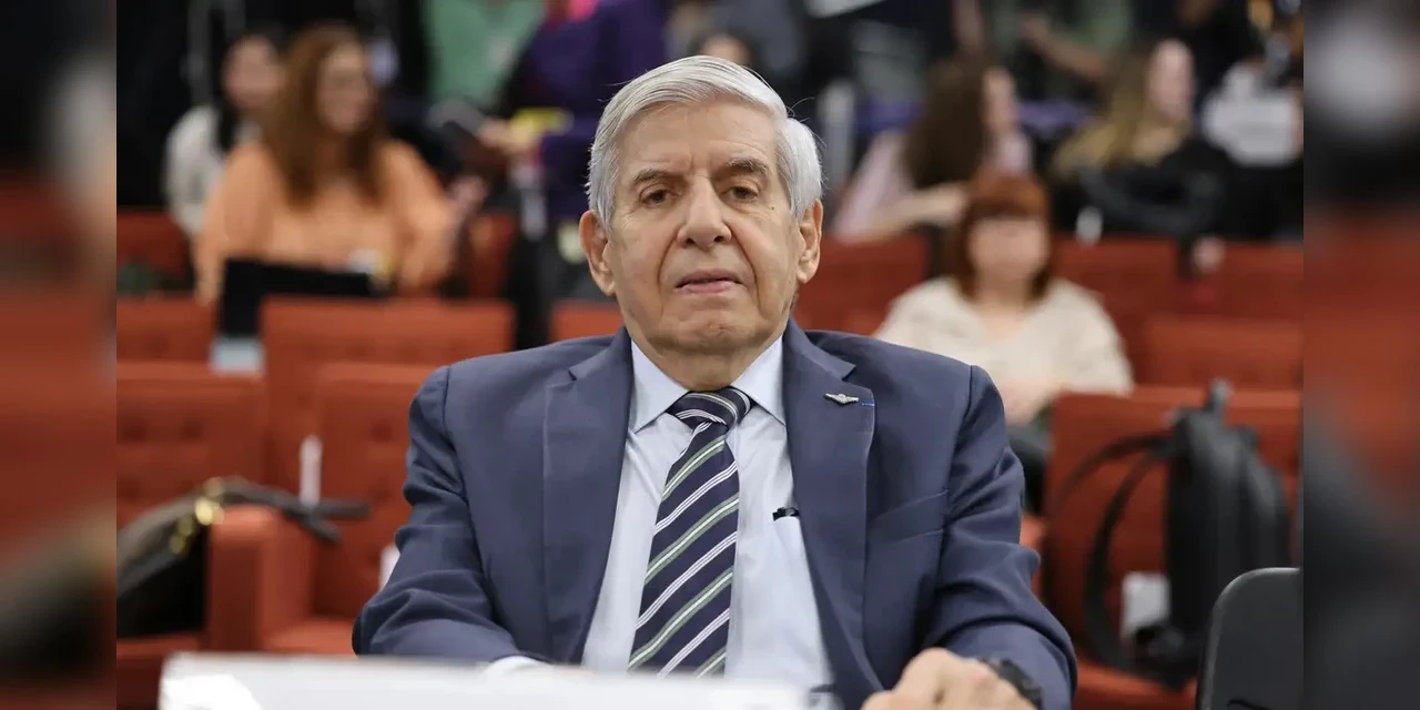 Após prisão, Augusto Heleno afirma conviver com Alzheimer desde 2018