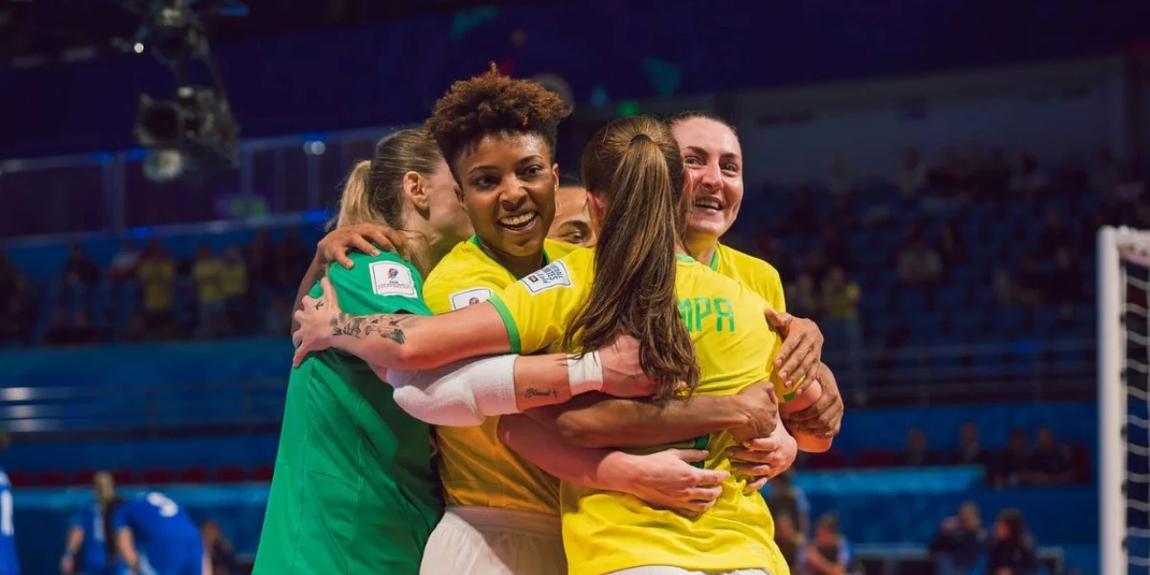 Brasil atropela a Itália e mantém 100% na Copa do Mundo Feminina de Futsal