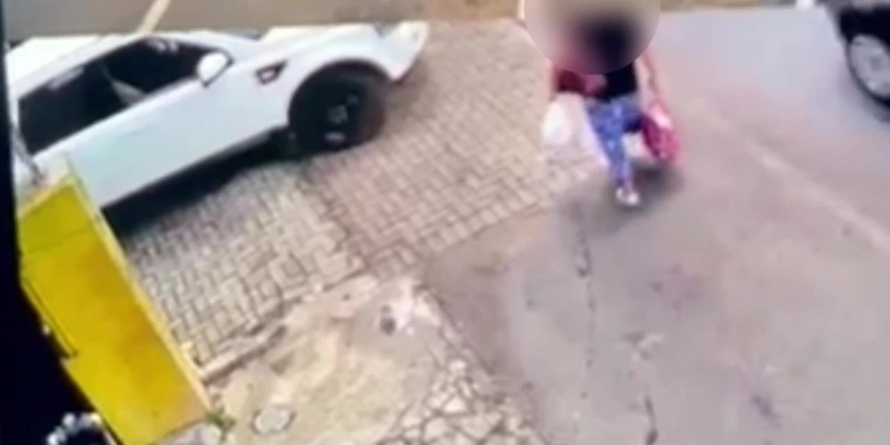 VÍDEO: Câmera flagra atropelamento que deixou idosa em estado grave em Ponta Grossa