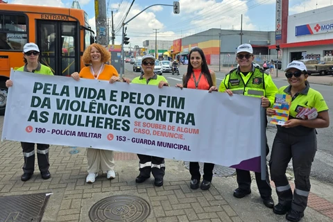 Curitiba intensifica ações de enfrentamento à violência contra a mulher com blitz educativa