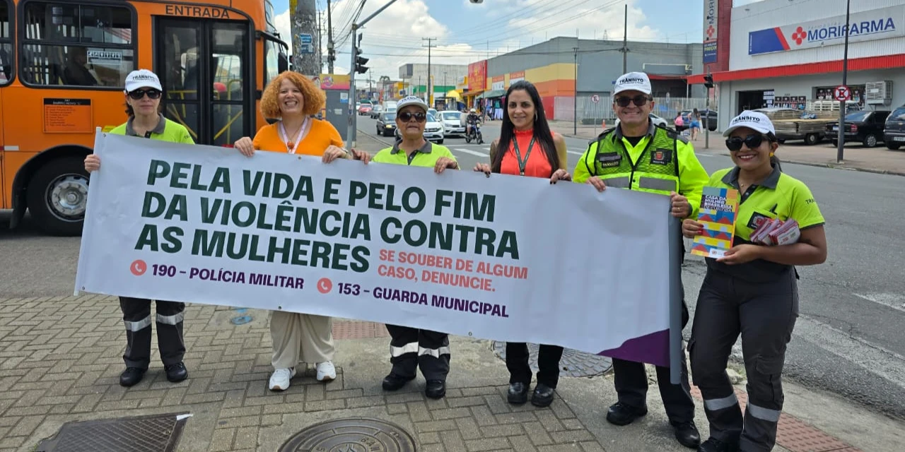 Curitiba intensifica ações de enfrentamento à violência contra a mulher com blitz educativa