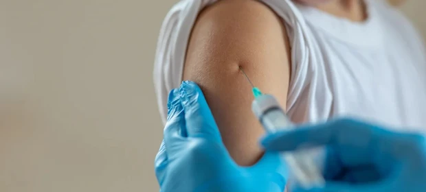 Vacina brasileira de dose única contra a dengue é aprovada pela Anvisa