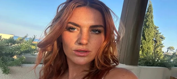 Mulher com duas vaginas decide abandonar carreira adulta para buscar um relacionamento sério