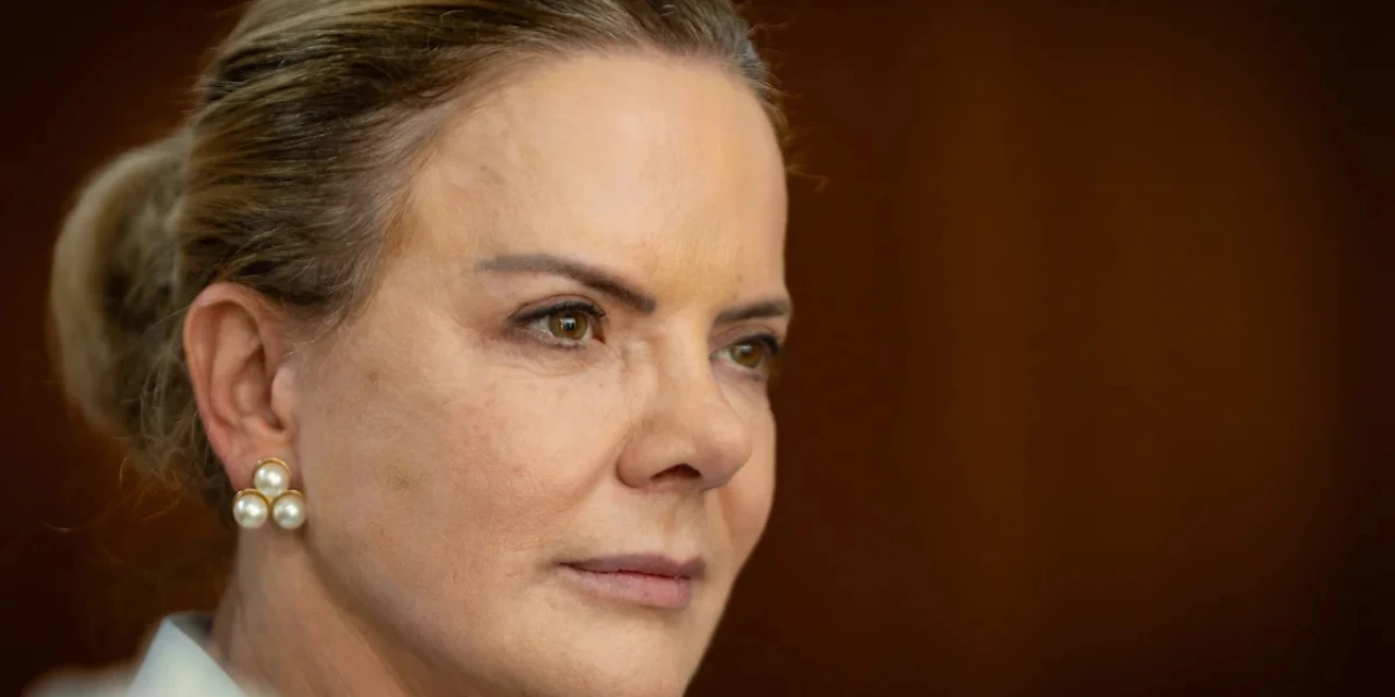 Gleisi Hoffmann cita operação contra Refit e cobra aprovação urgente do projeto sobre Devedor Contumaz