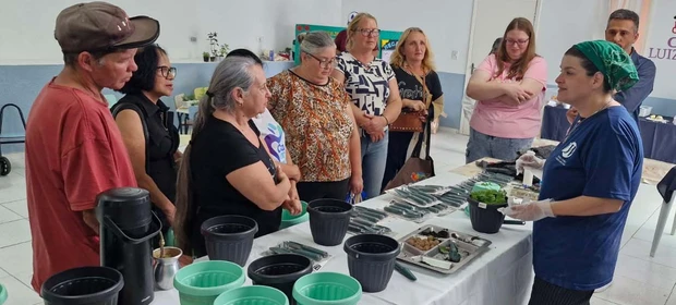 Oficina da Sanepar em Castro ensina sobre o uso de Plantas Não Convencionais no dia a dia
