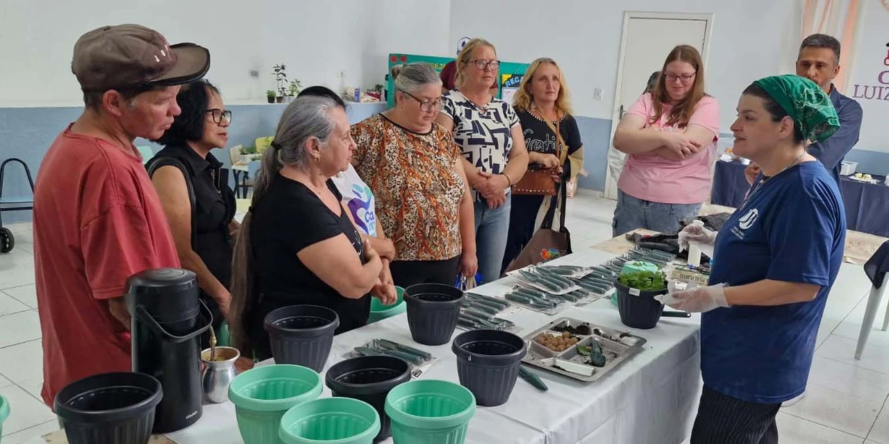 Oficina da Sanepar em Castro ensina sobre o uso de Plantas Não Convencionais no dia a dia