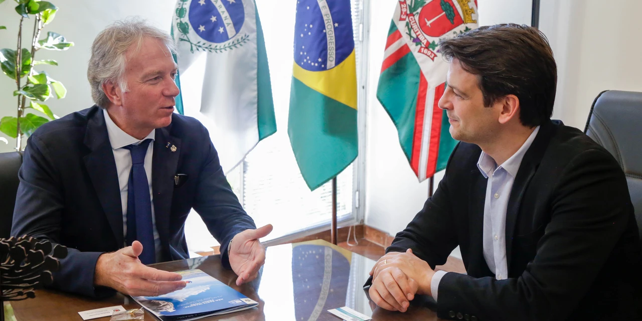 "Impulsionar ainda mais Curitiba", enfatiza Pimentel em reunião com embaixador de San Marino