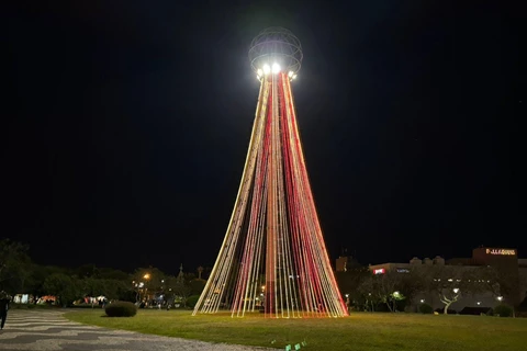 Prefeitura de PG inicia testes de iluminação em decoração de Natal no Parque Ambiental