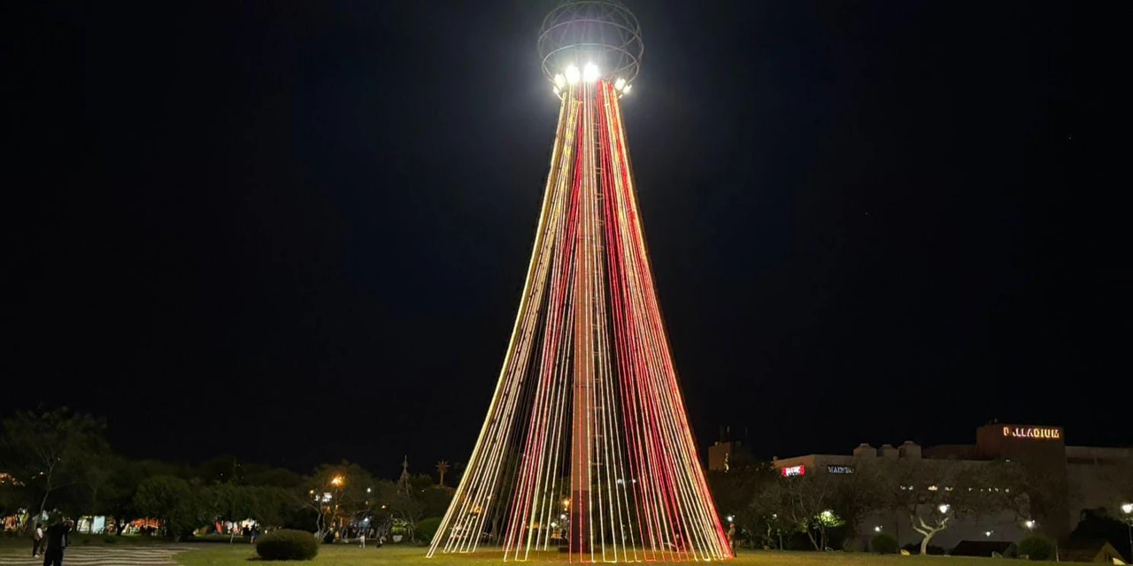 Prefeitura de PG inicia testes de iluminação em decoração de Natal no Parque Ambiental