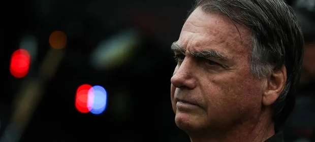 PL suspende salário de Bolsonaro e atividades partidárias