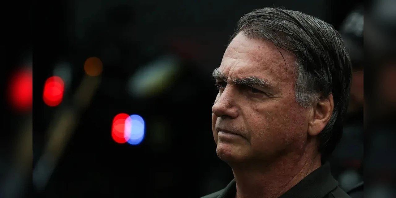 PL suspende salário de Bolsonaro e atividades partidárias