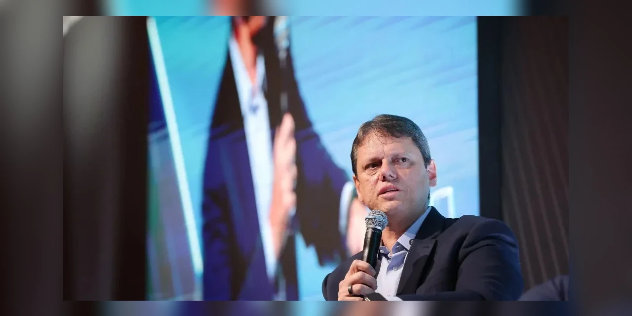 Tarcísio defende prisão perpétua no Brasil e elogia 'dureza' de El Salvador para combater o crime