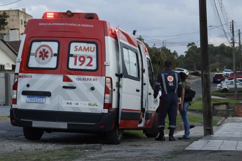 Criança sofre queda violenta de bike na vila DER em Ponta Grossa
