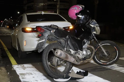 Motociclista tem fratura exposta após colisão com carro na 'Balduíno Taques'