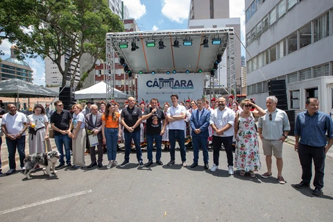Praça Eufrásio Correia recebe edição de Natal do Câmara Aberta: “Eu vim aqui para valorizar o trabalho que todos os vereadores da Câmara Municipal e os seus servidores têm feito de abrir a Câmara para comunidade", disse Pimentel