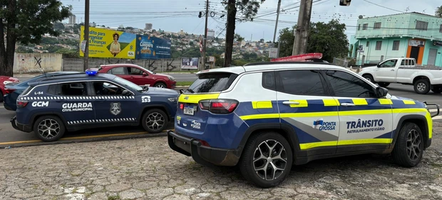 Motorista alcoolizado provoca colisão entre Montana e Saveiro em cruzamento de Ponta Grossa