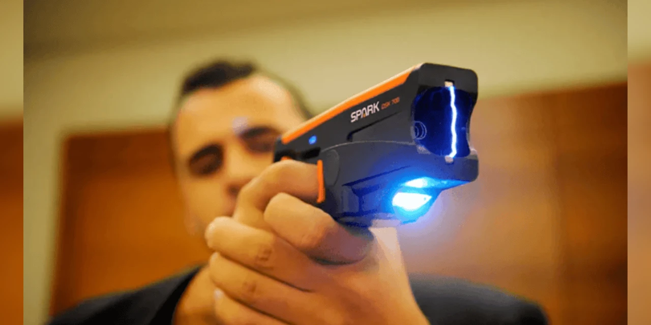 Homem tenta tomar arma de choque de guarda municipal e acaba preso em Ponta Grossa