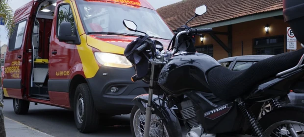 Adolescente é atingido por moto na região central de Ponta Grossa