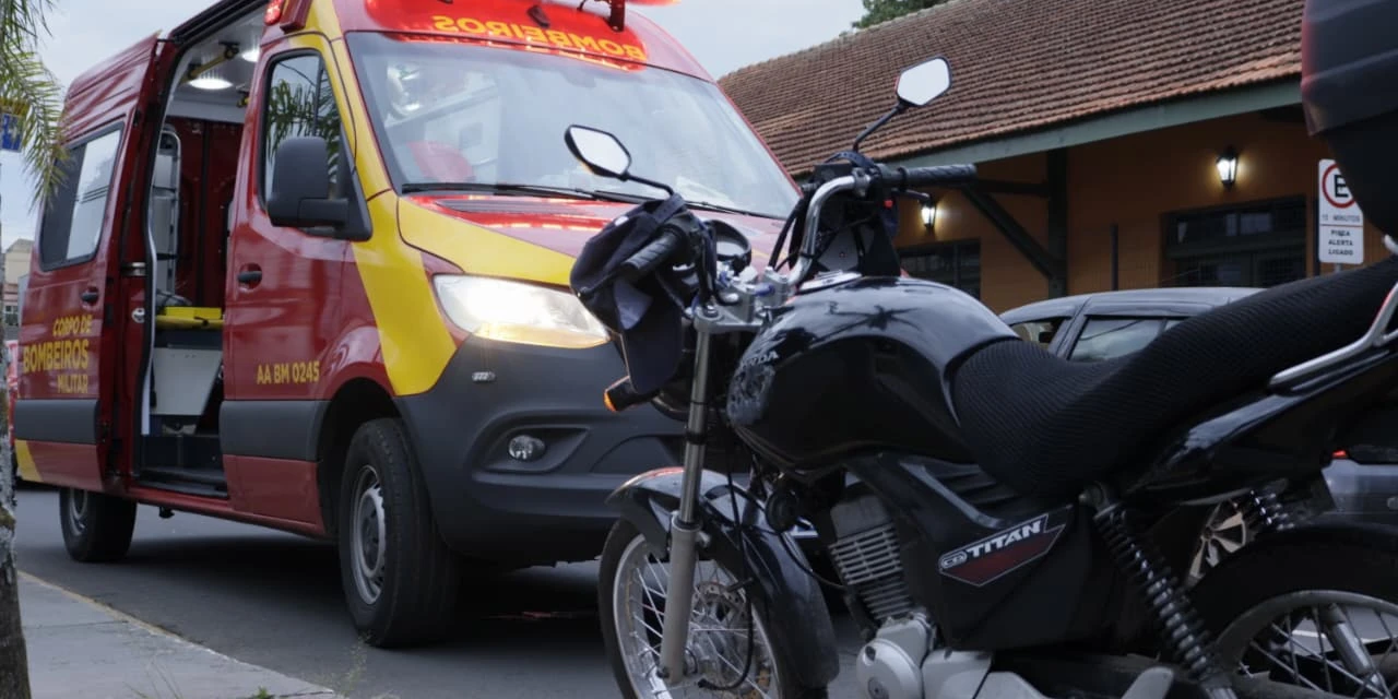 Adolescente é atingido por moto na região central de Ponta Grossa