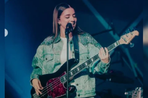 "Melhor dia da minha vida", cantora de Ponta Grossa faz primeiro show esgotado da carreira