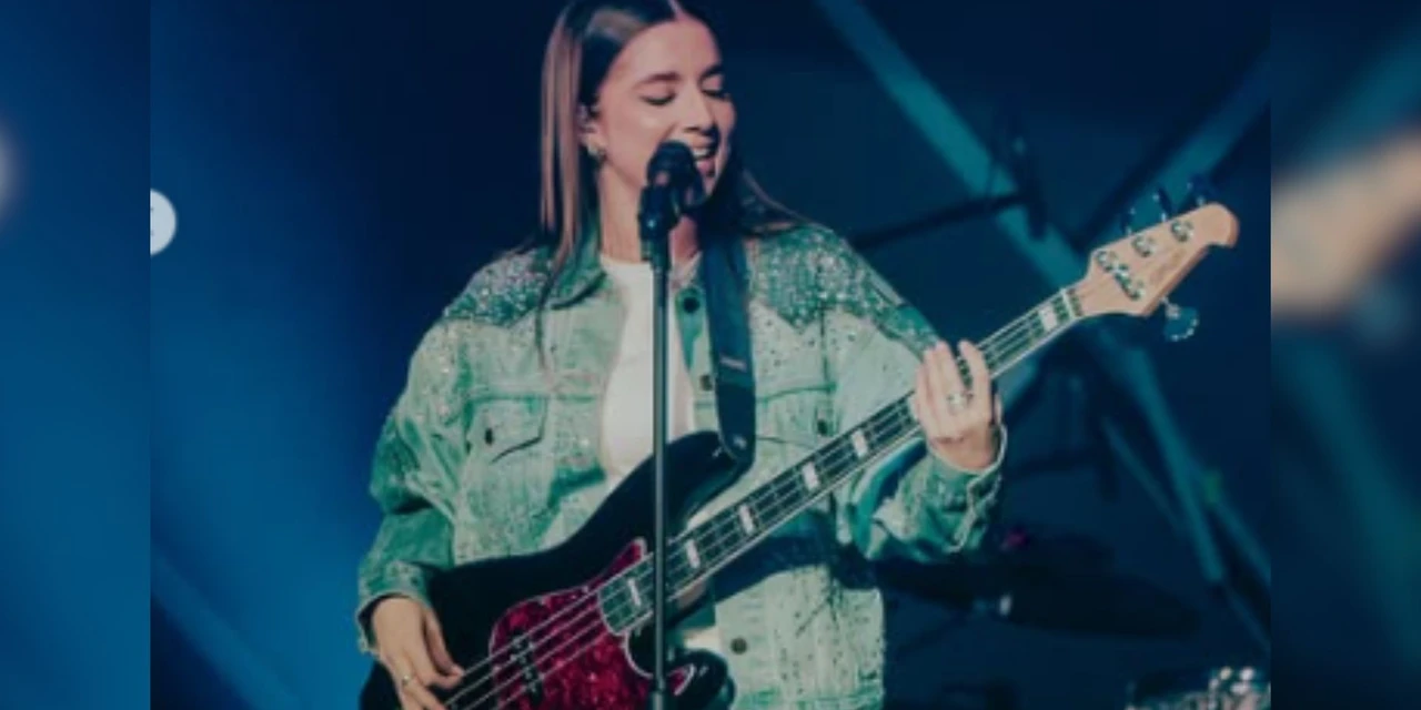 "Melhor dia da minha vida", cantora de Ponta Grossa faz primeiro show esgotado da carreira