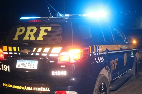 Gravíssimo acidente com seis veículos mata uma pessoa e interdita BR-277 na região