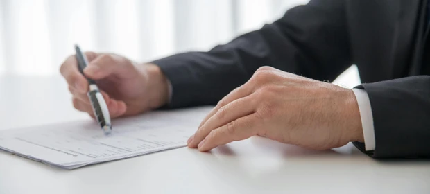 Bancos fecham contas e endurecem regras: o novo cerco às apostas ilegais no Brasil