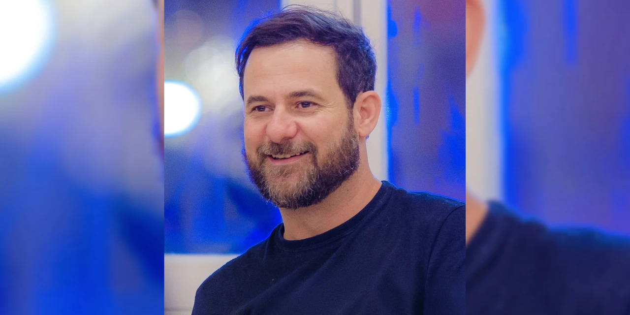 Escritor de Ponta Grossa lança livro de poesias na próxima semana