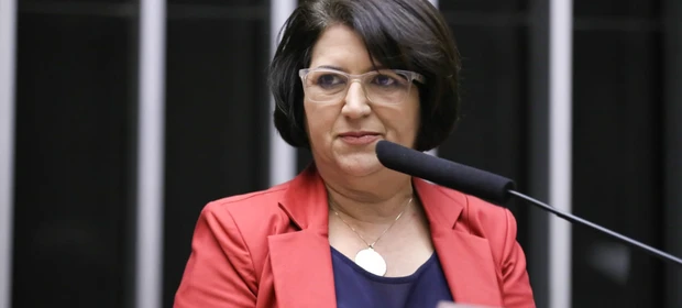 Lenir de Assis exalta política de Lula: “846 mil paranaenses livres do IR graças a uma lei do PT”