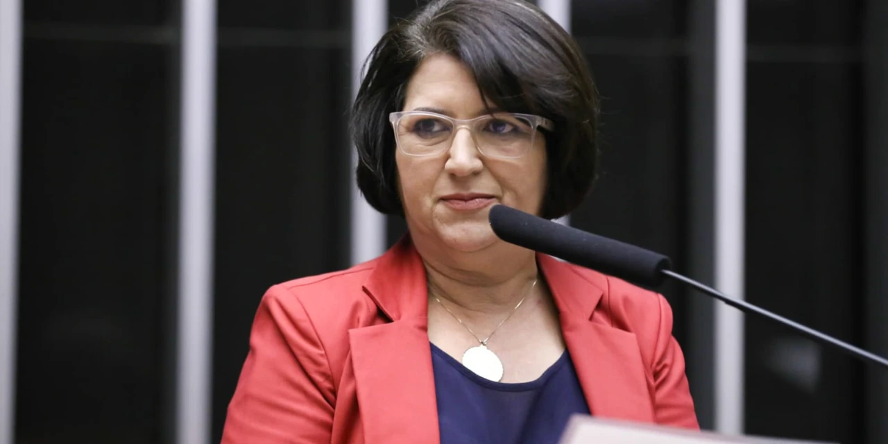 Lenir de Assis exalta política de Lula: “846 mil paranaenses livres do IR graças a uma lei do PT”