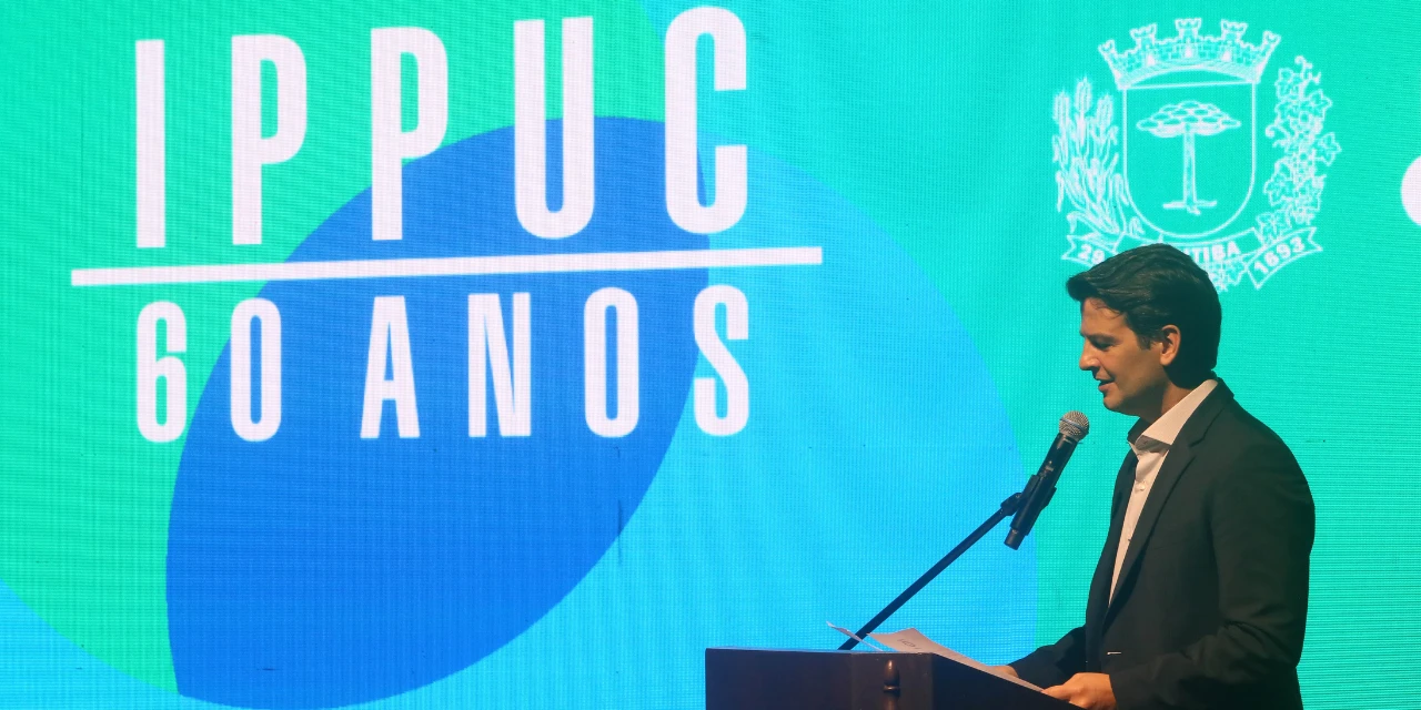 "Me sinto honrado em homenagear quem colocou Curitiba como referência”, afirma Eduardo Pimentel nos 60 anos do Ippuc