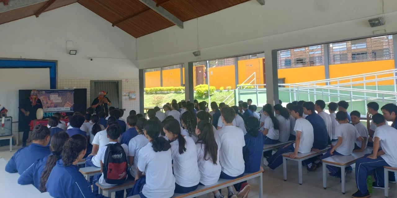 Projeto leva cultura andina a escolas públicas dos Campos Gerais com flautas ancestrais indígenas