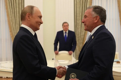 Reunião entre emissários dos EUA e Putin é classificada como “produtiva” pelo Kremlin