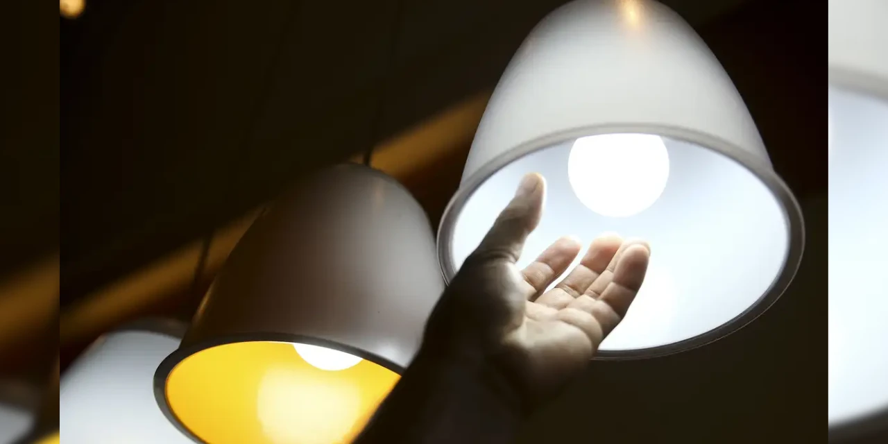 Conta de energia deve ficar mais barata em dezembro