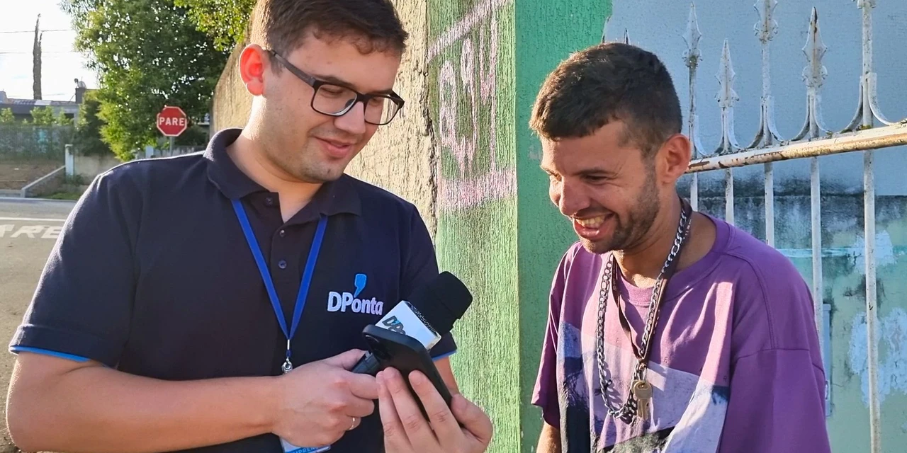 Maior corredor de costas do mundo desafia rapaz que anda de costas por PG