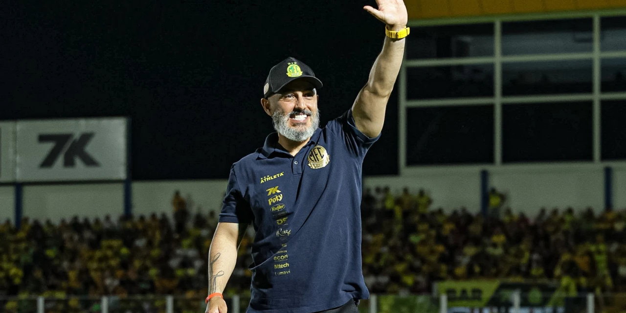 A volta por cima de Guanaes: criticado no Operário, celebrado na Libertadores