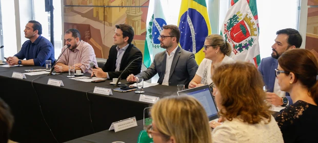 “Estamos construindo uma cidade melhor” diz Eduardo Pimentel em última reunião do ano com secretários e regionais
