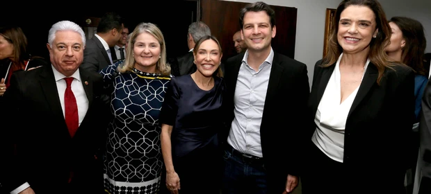 “A Prefeitura segue à disposição para trabalharmos juntos e atender cada vez melhor nossa população” diz Eduardo Pimentel ao celebrar posse de Leticia Ferreira no TJPR