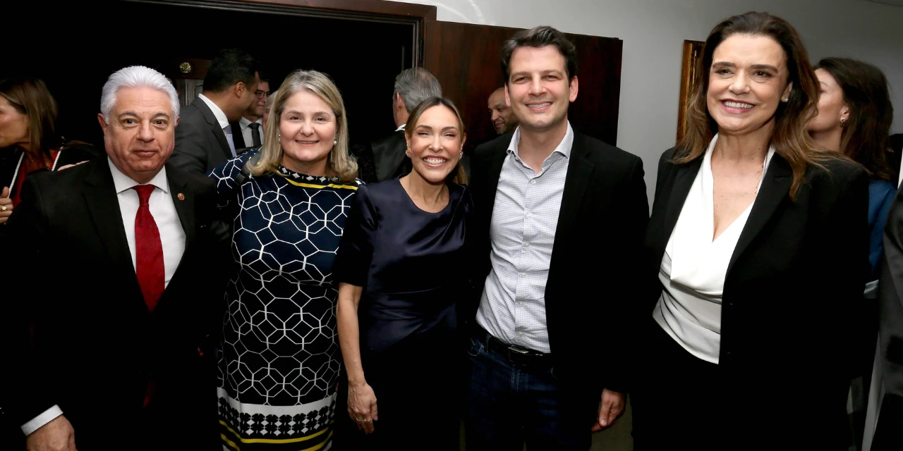 “A Prefeitura segue à disposição para trabalharmos juntos e atender cada vez melhor nossa população” diz Eduardo Pimentel ao celebrar posse de Leticia Ferreira no TJPR