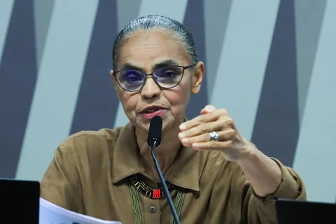 Marina Silva, ministra do meio ambiente, é hospitalizada e descobre fratura