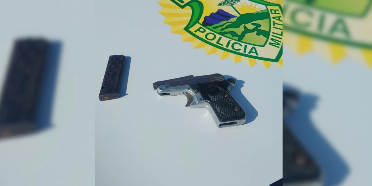 Arma e munições apreendidas | Foto: Divulgação/Polícia Militar